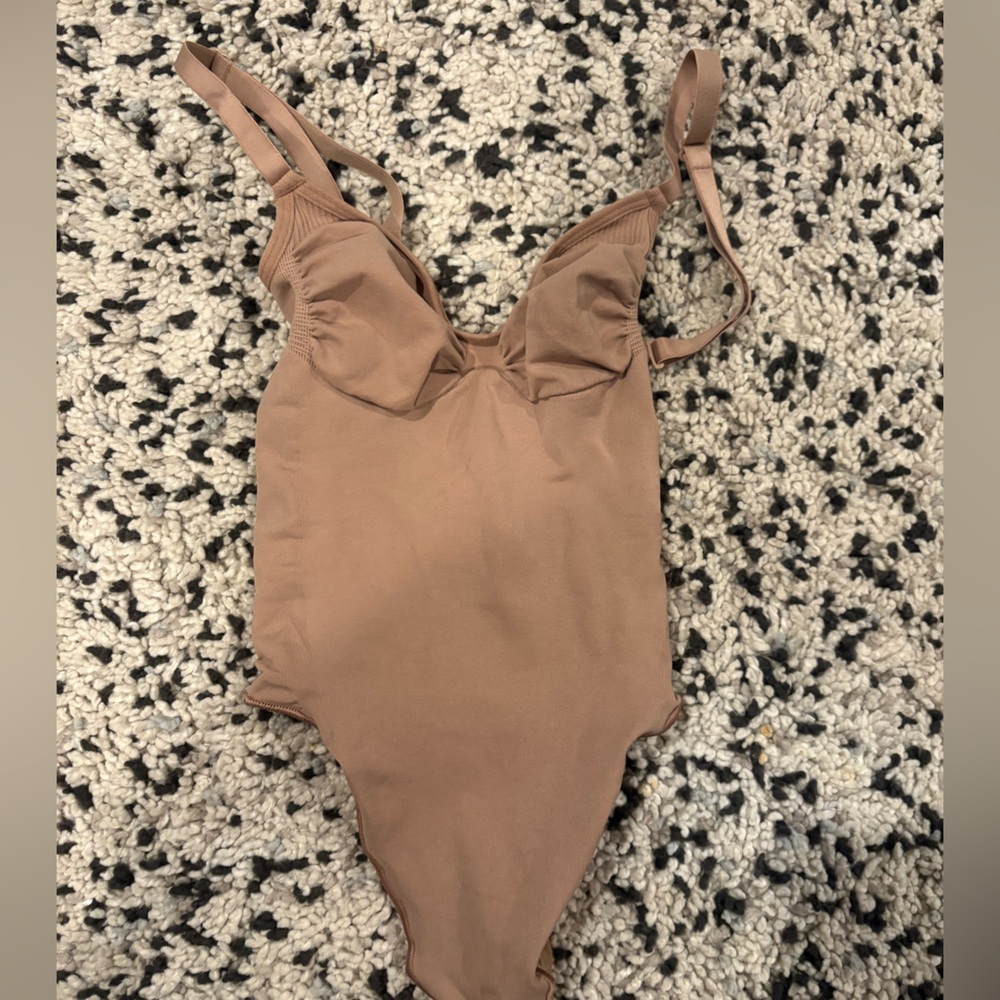 SKIMS Taupe Stretch Top
